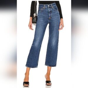 Levi's Women's Ribcage Straight Ankle Jeans 28